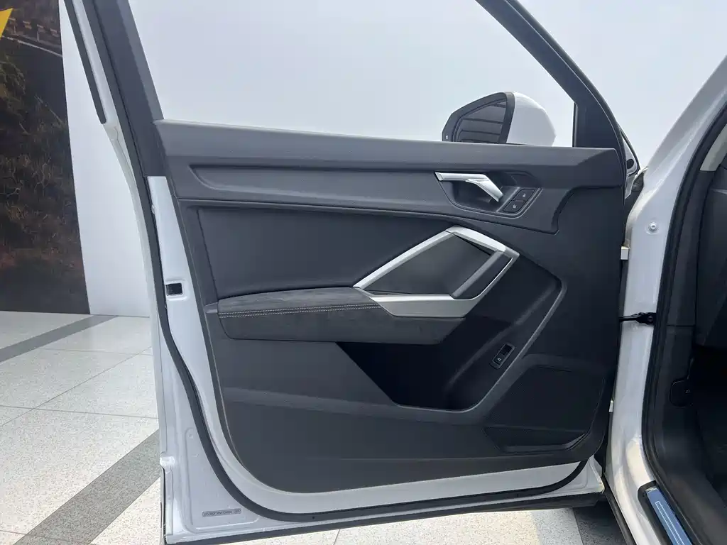 Audi Q3 2022 — фото 12
