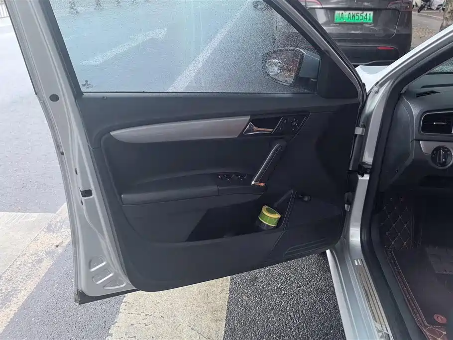Volkswagen Lavida 2013