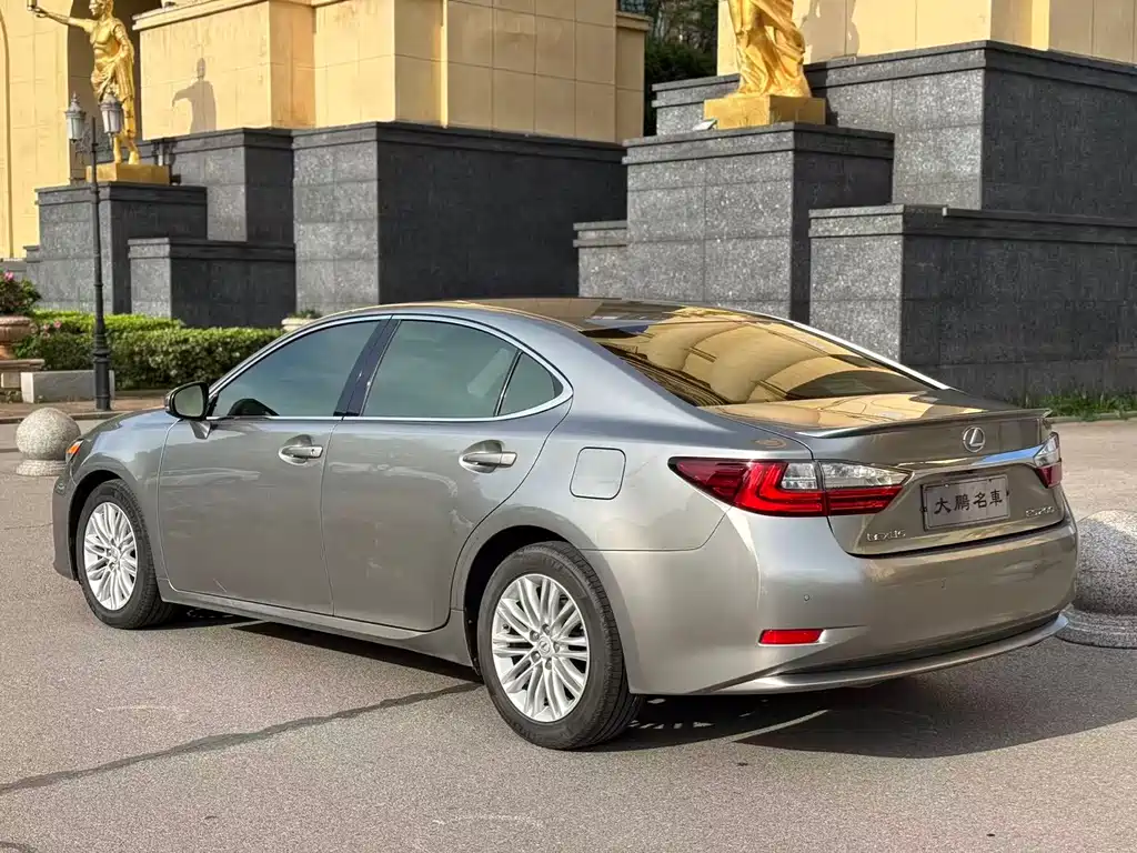 Lexus ES 2018 — фото 3