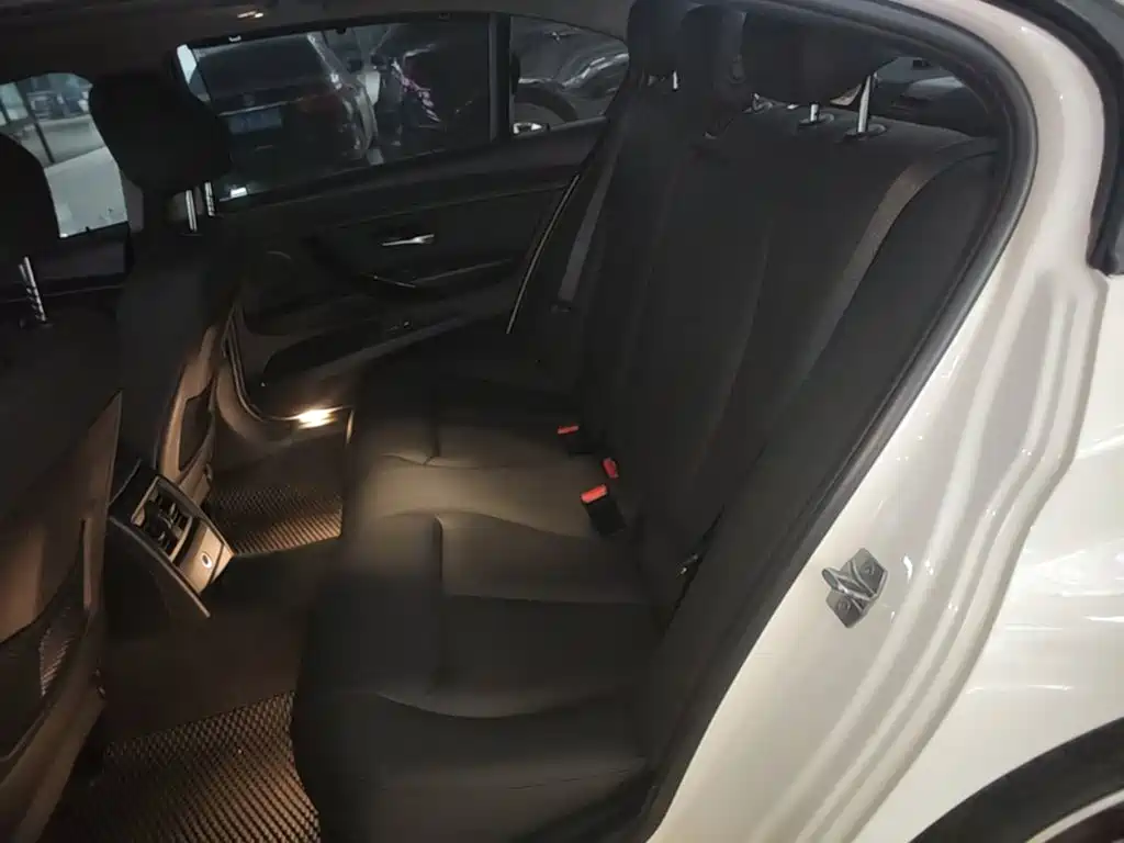 BMW 3 Series 2016 — фото 17