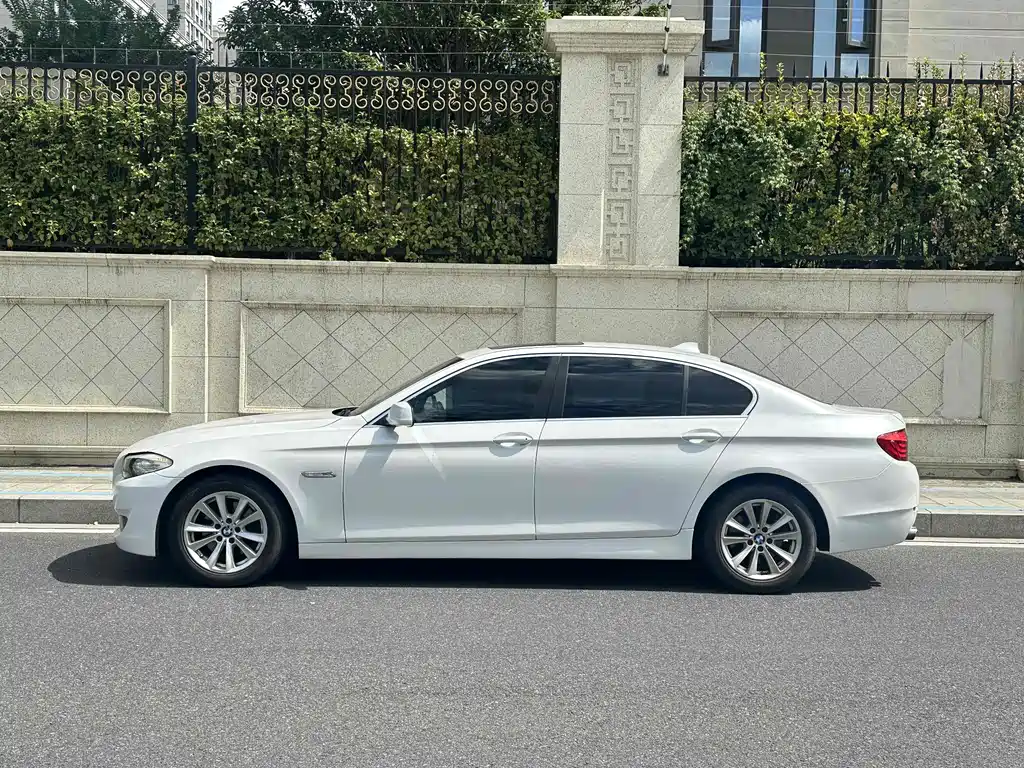 BMW 5 Series 2010 — фото 2