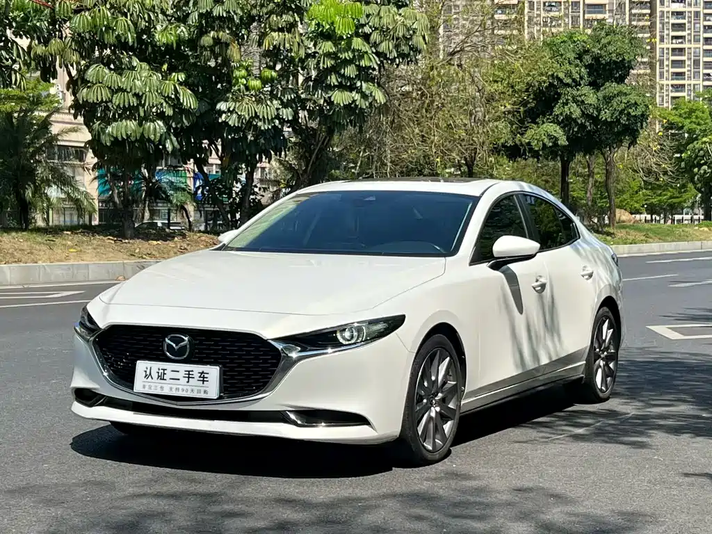Mazda 3 Axela 2023 — фото 1