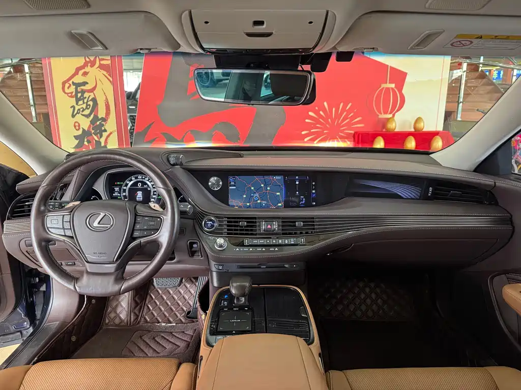 Lexus LS 2020 — фото 11