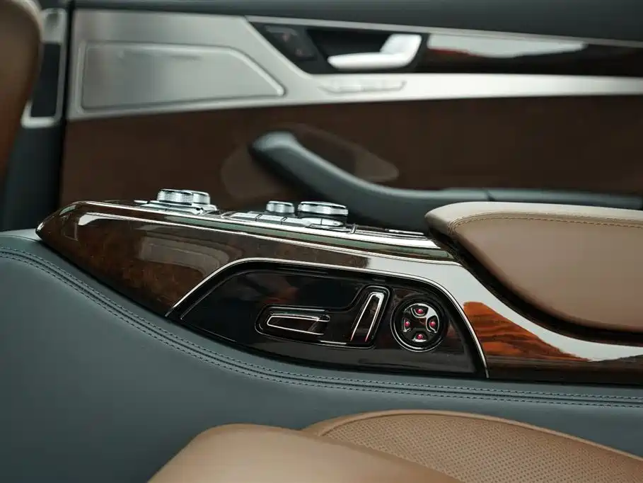Audi A8 2015 — фото 18