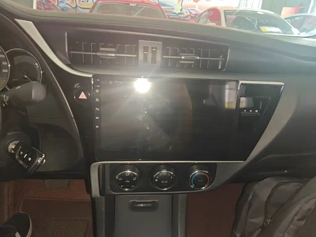 Toyota Corolla 2018 — фото 13