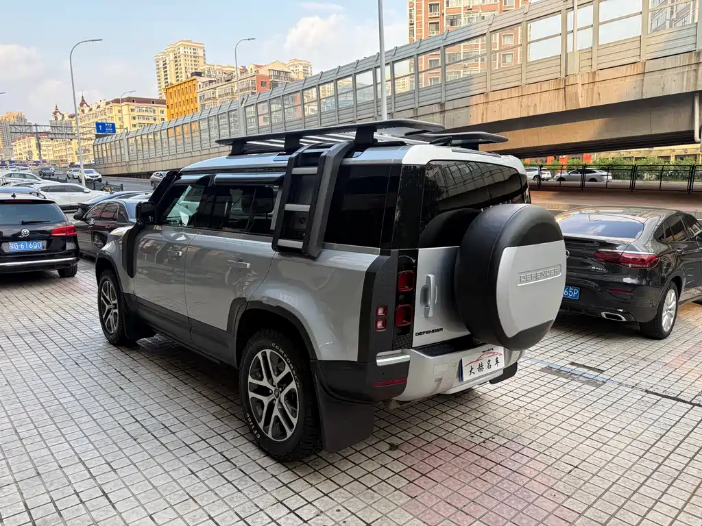 Land Rover Defender 2020