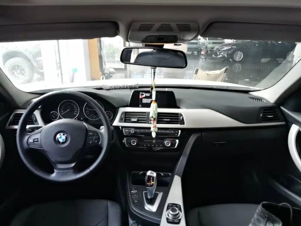 BMW 3 Series 2016 — фото 10
