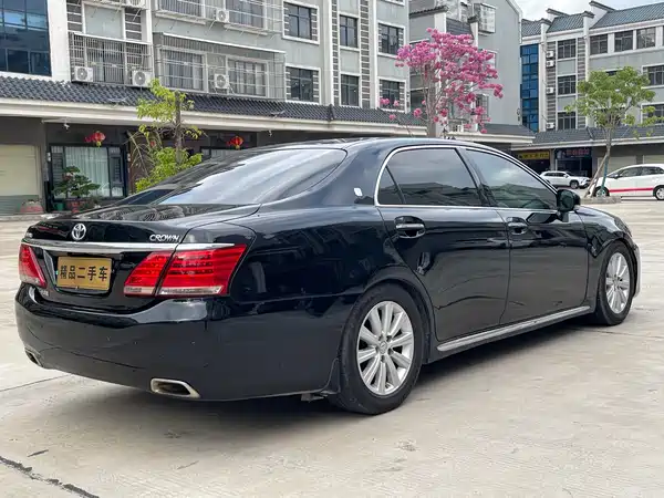 Toyota Crown 2012