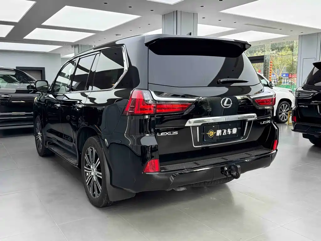 Lexus LX 2019 — фото 18