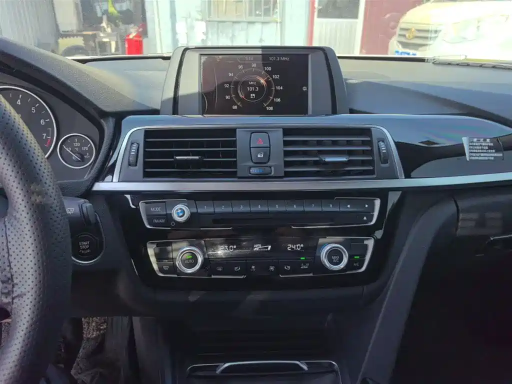 BMW 3 Series 2016 — фото 13
