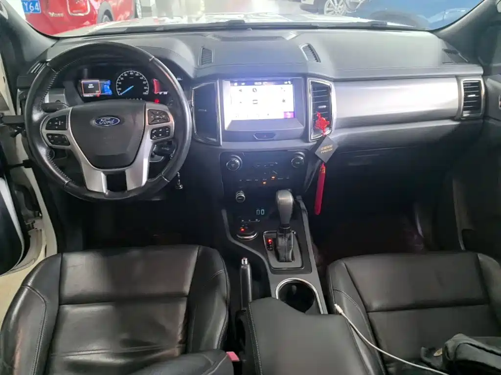 Ford Everest 2017 — фото 10