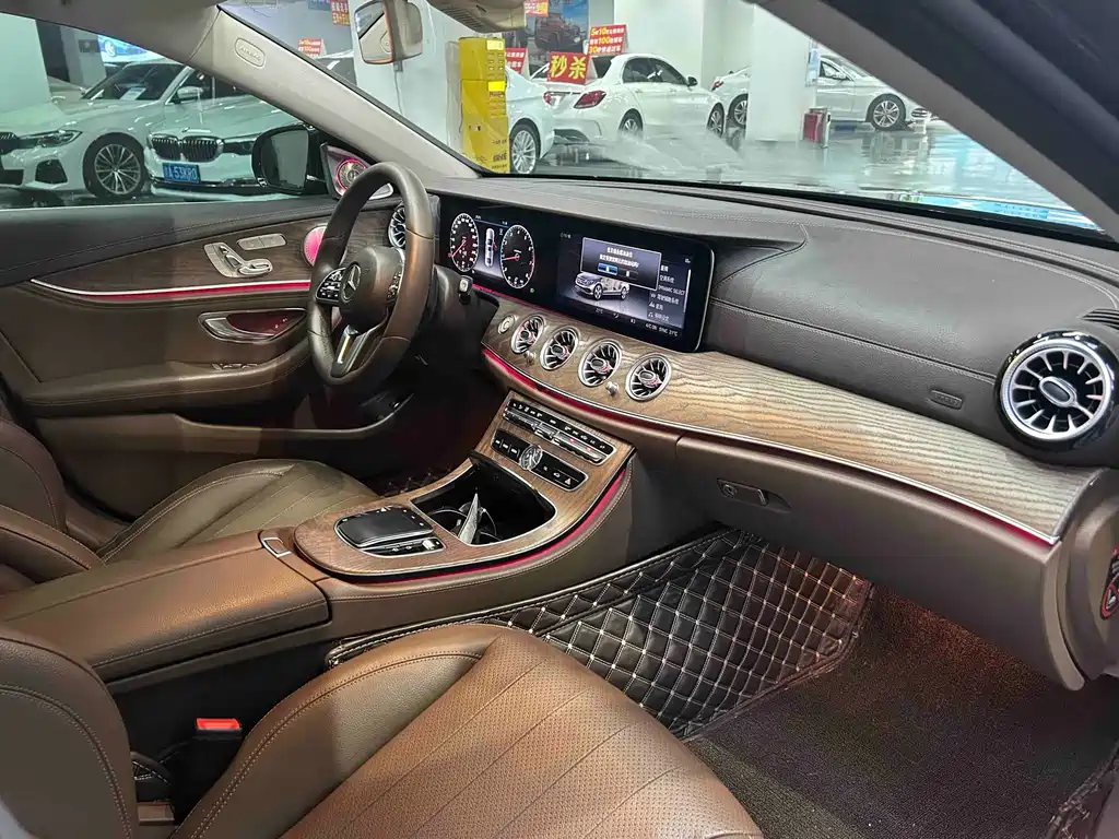 Mercedes-Benz E-Class 2018 — фото 12