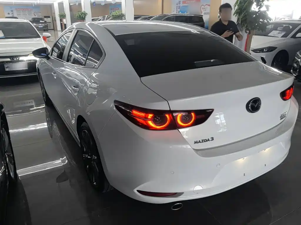 Mazda 3 Axela 2023