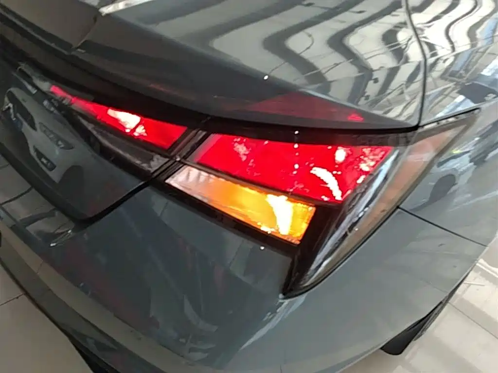Hyundai Elantra 2022 — фото 8