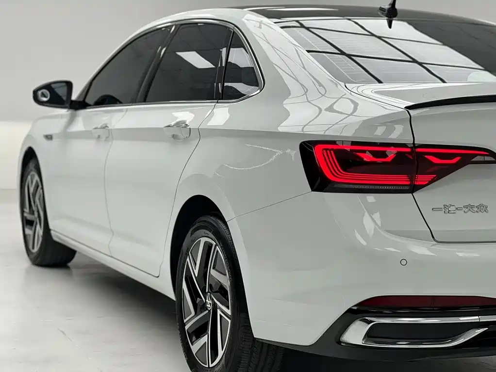 Volkswagen Sagitar 2022