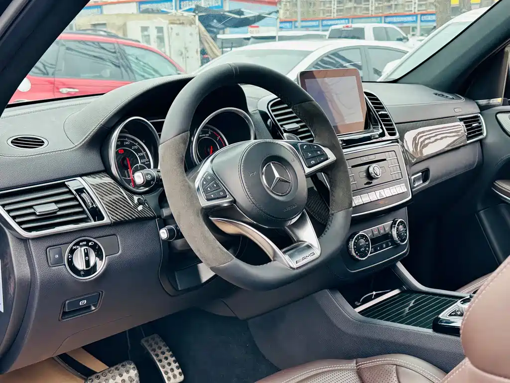 Mercedes-Benz GLS AMG 2016 — фото 8