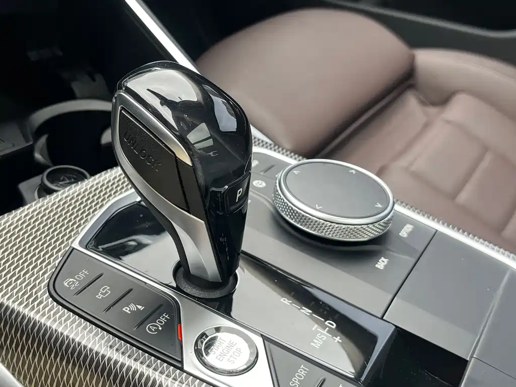 BMW 3 Series 2019 — фото 16