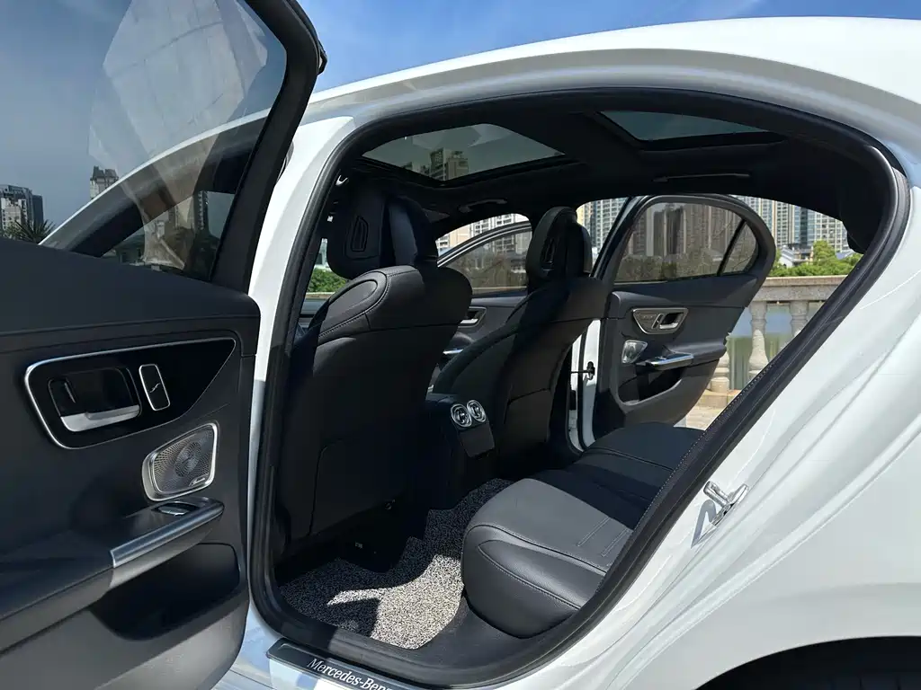 Mercedes-Benz C-Class 2023 — фото 9