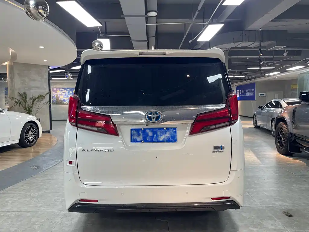 Toyota Alphard 2022 — фото 5