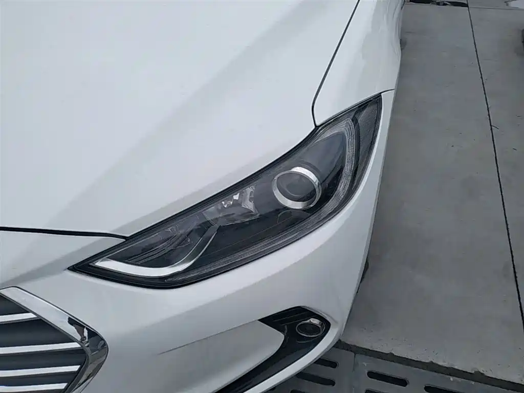 Hyundai Elantra 2018 — фото 24