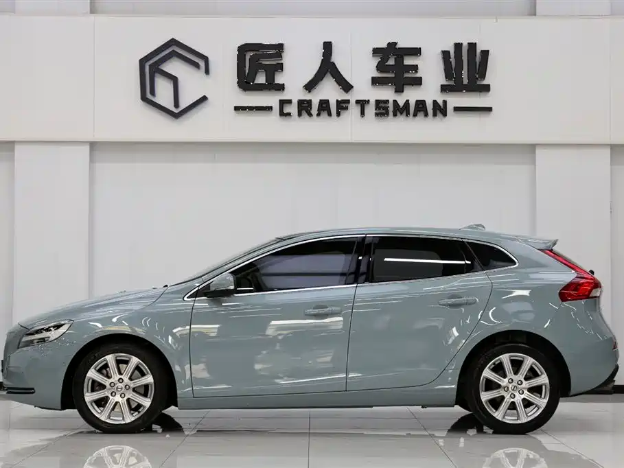 Volvo V40 2017