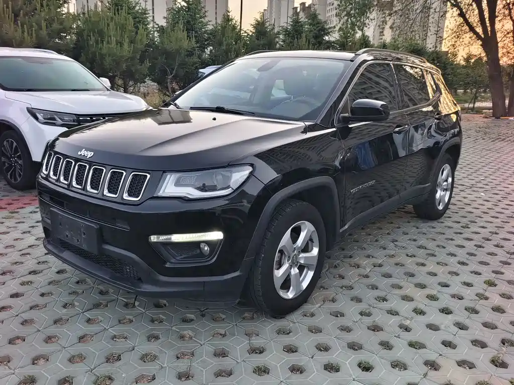 Jeep Compass 2018 — фото 1