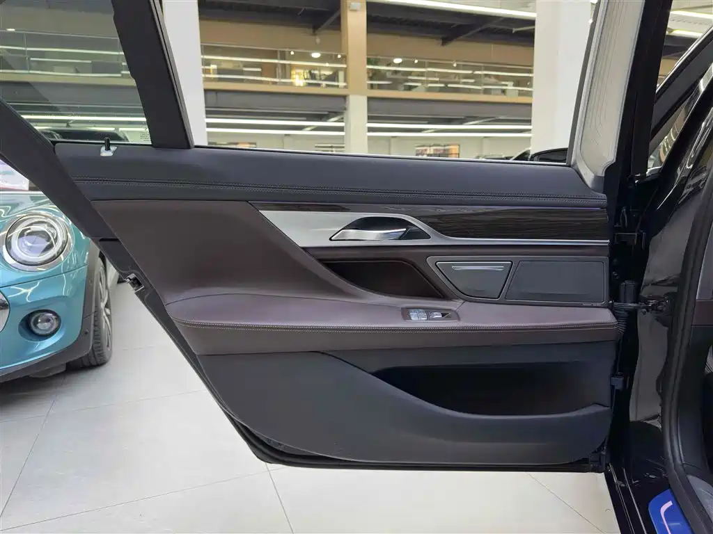 BMW 7 Series 2016 — фото 13