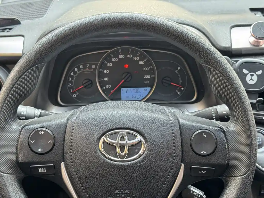 Toyota RAV4 2019 — фото 17