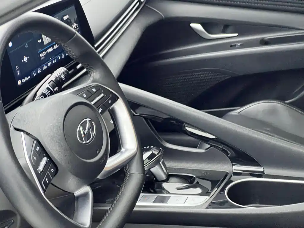 Hyundai Elantra 2023 — фото 7