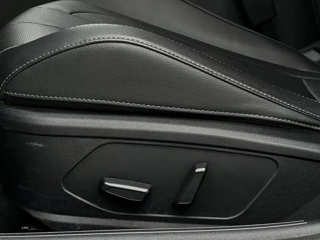 Hyundai Elantra 2023 — фото 16
