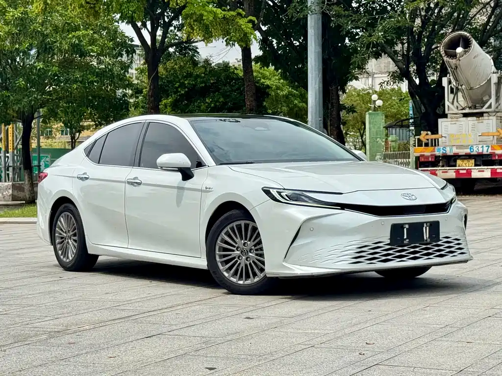Toyota Camry 2024 — фото 3