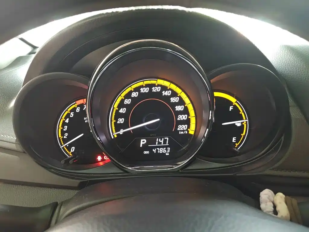 Toyota Yaris L 2023 — фото 12
