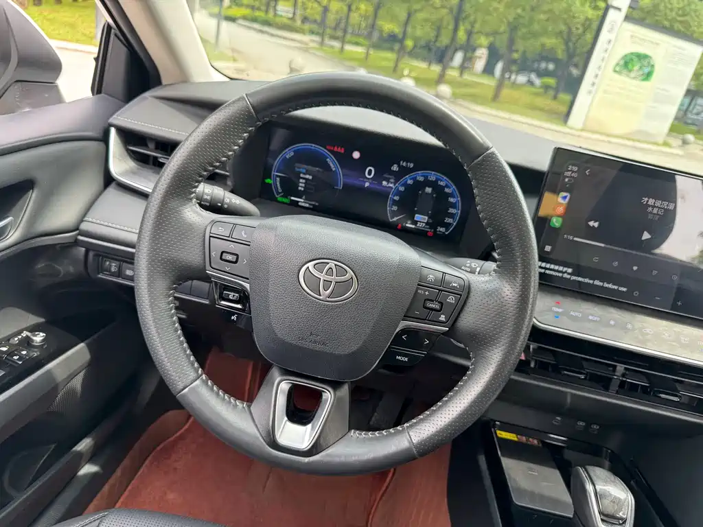Toyota Camry 2024 — фото 12