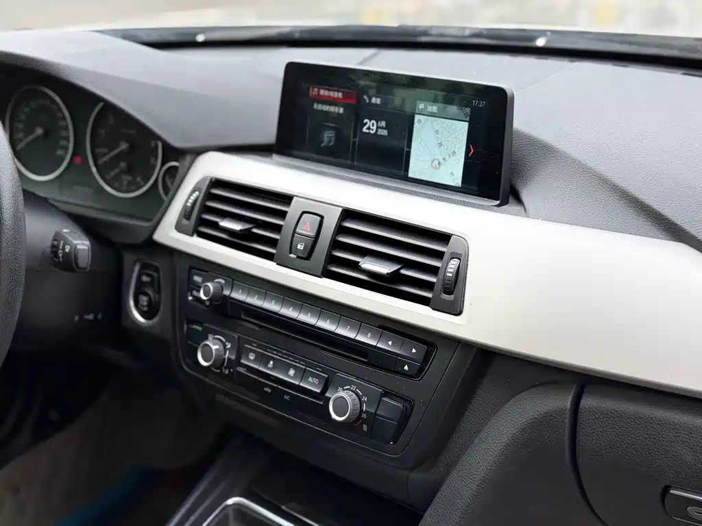 BMW 3 Series 2015 — фото 13
