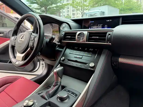 Lexus IS 2017