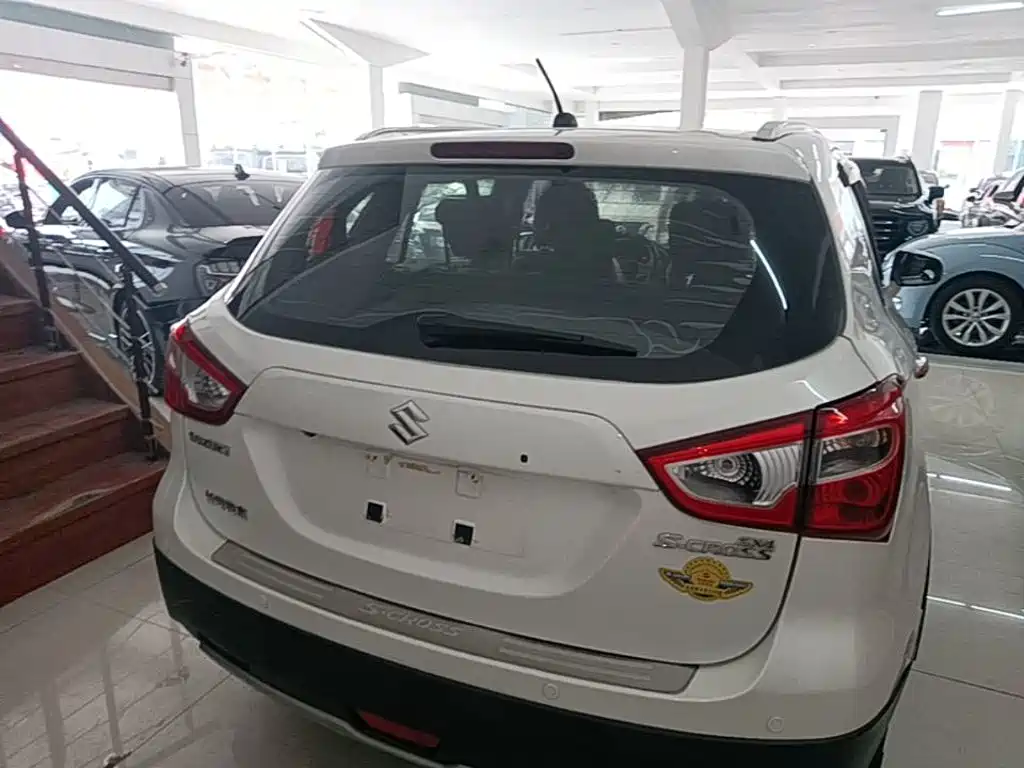 Suzuki S-Cross 2015