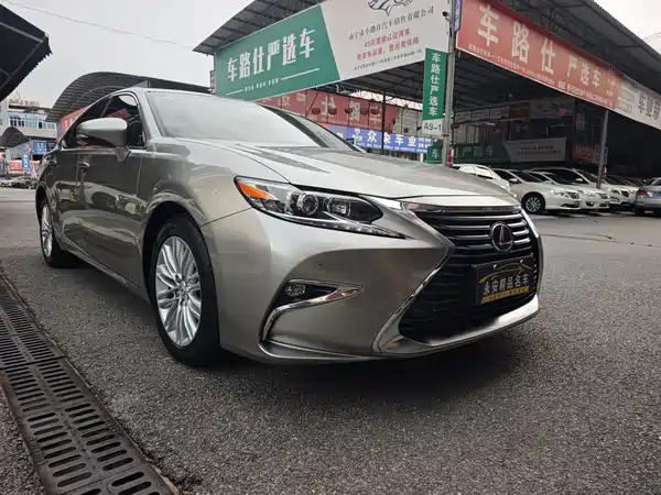Lexus ES 2016