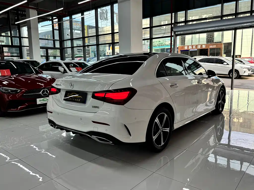 Mercedes-Benz A-Class 2024 — фото 13