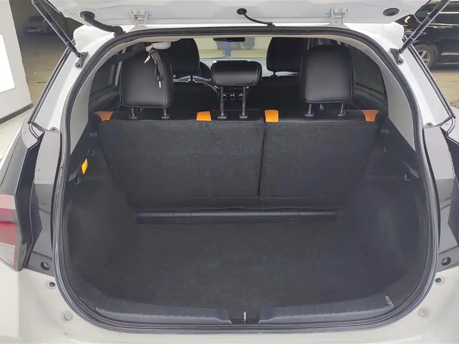 Toyota Yaris L 2021 — фото 4