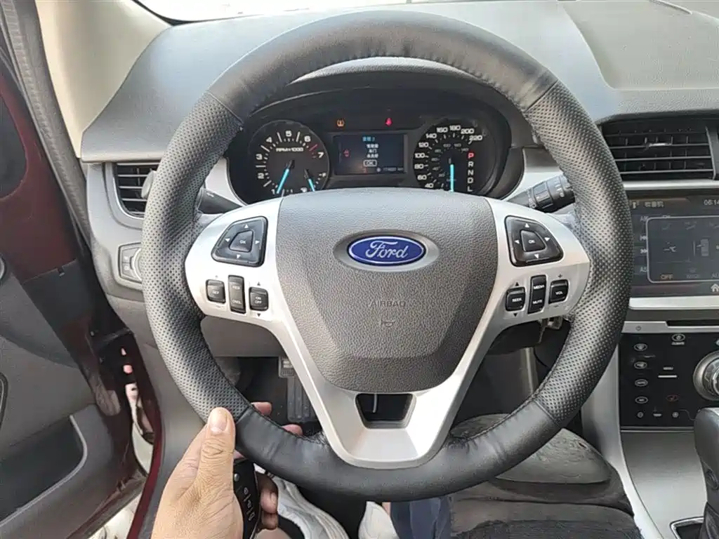 Ford Edge 2015 — фото 11
