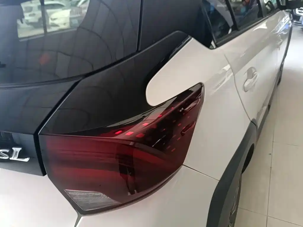 Toyota Yaris L 2020 — фото 8
