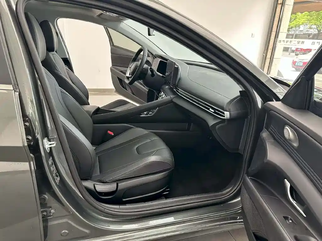 Hyundai Elantra 2024 — фото 4