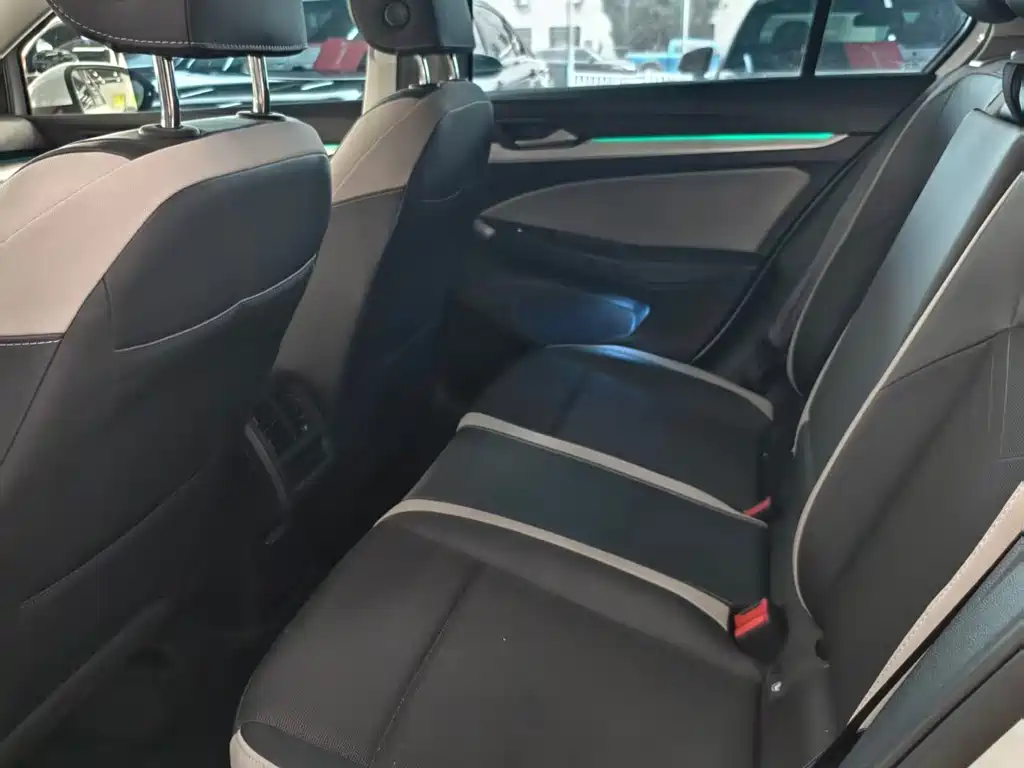 Volkswagen Golf 2024