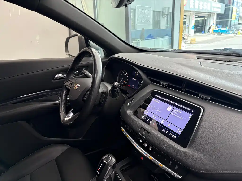 Cadillac XT4 2019 — фото 15