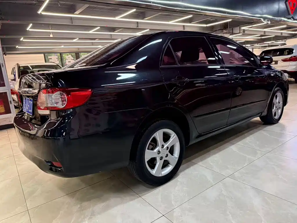 Toyota Corolla 2011 — фото 9