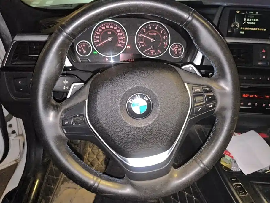 BMW 3 Series 2017 — фото 15