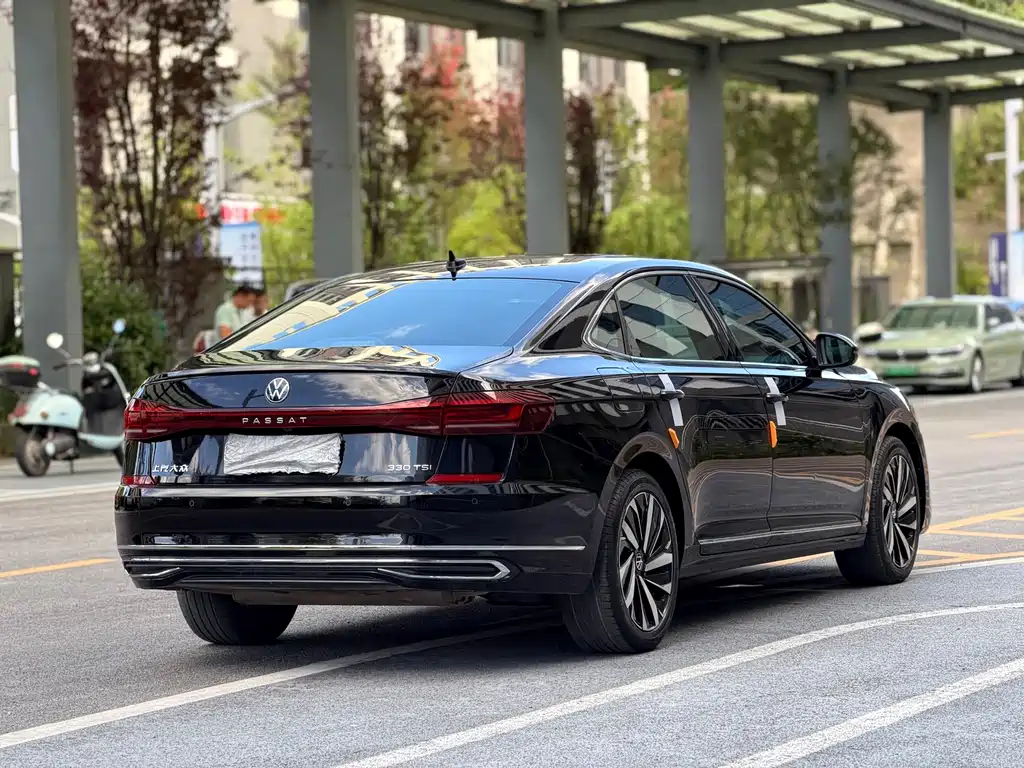 Volkswagen Passat 2023 — фото 9