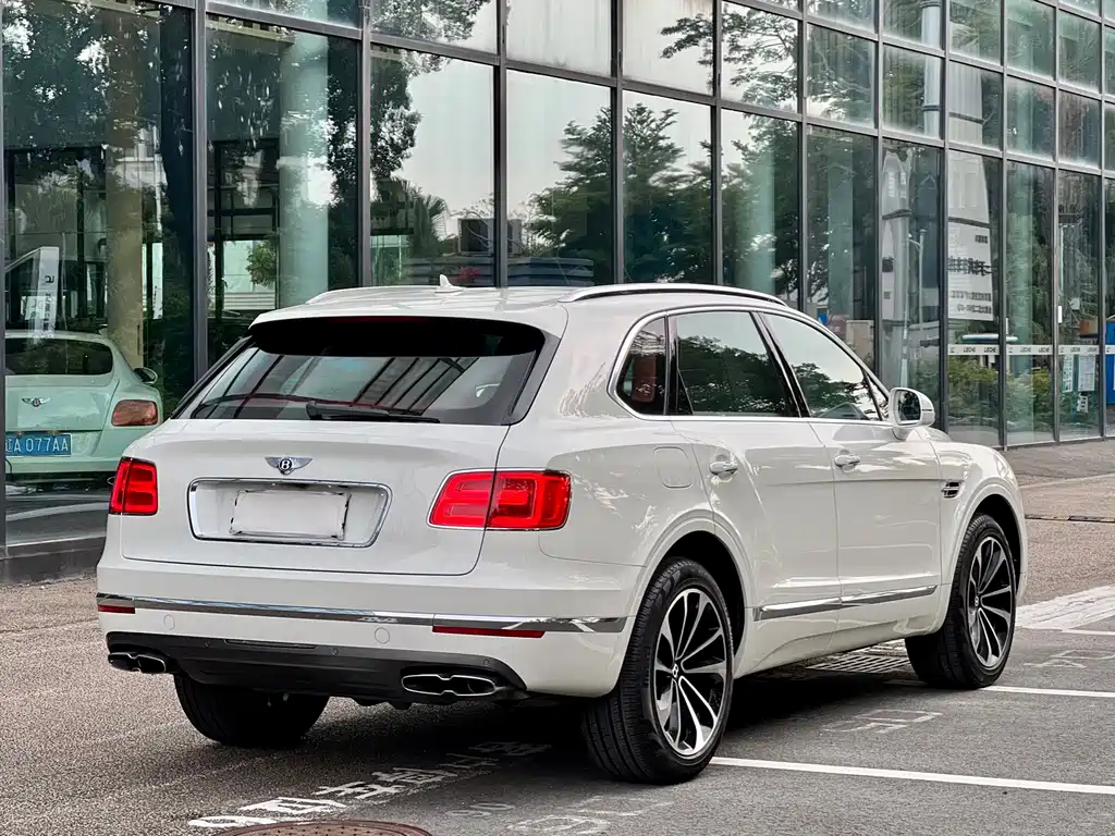 Bentley Bentayga 2020 — фото 16