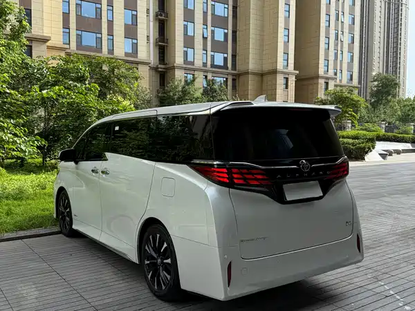 Toyota Alphard 2023