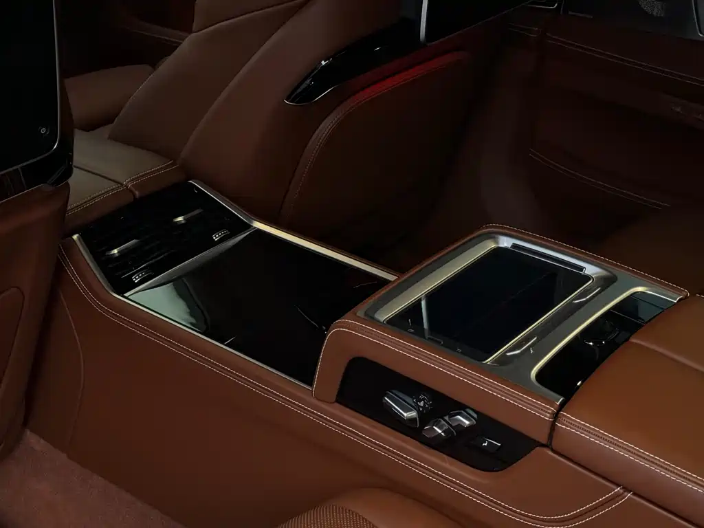BMW 7 Series 2018 — фото 36